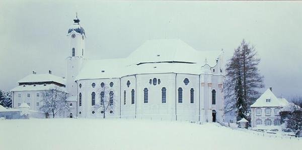 Kilátás a Wieskirche-re a hóban (fotó) alkotó: Dominikus Zimmermann