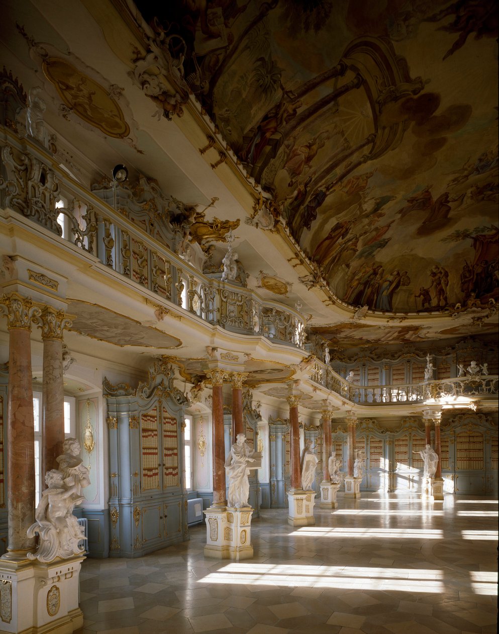 Domenikus Zimmermann (1685-1766) építész által megvalósított Schussenried kolostor könyvtárszobájának kilátása 18. századi Schussenried, Németország alkotó: Dominikus Zimmermann