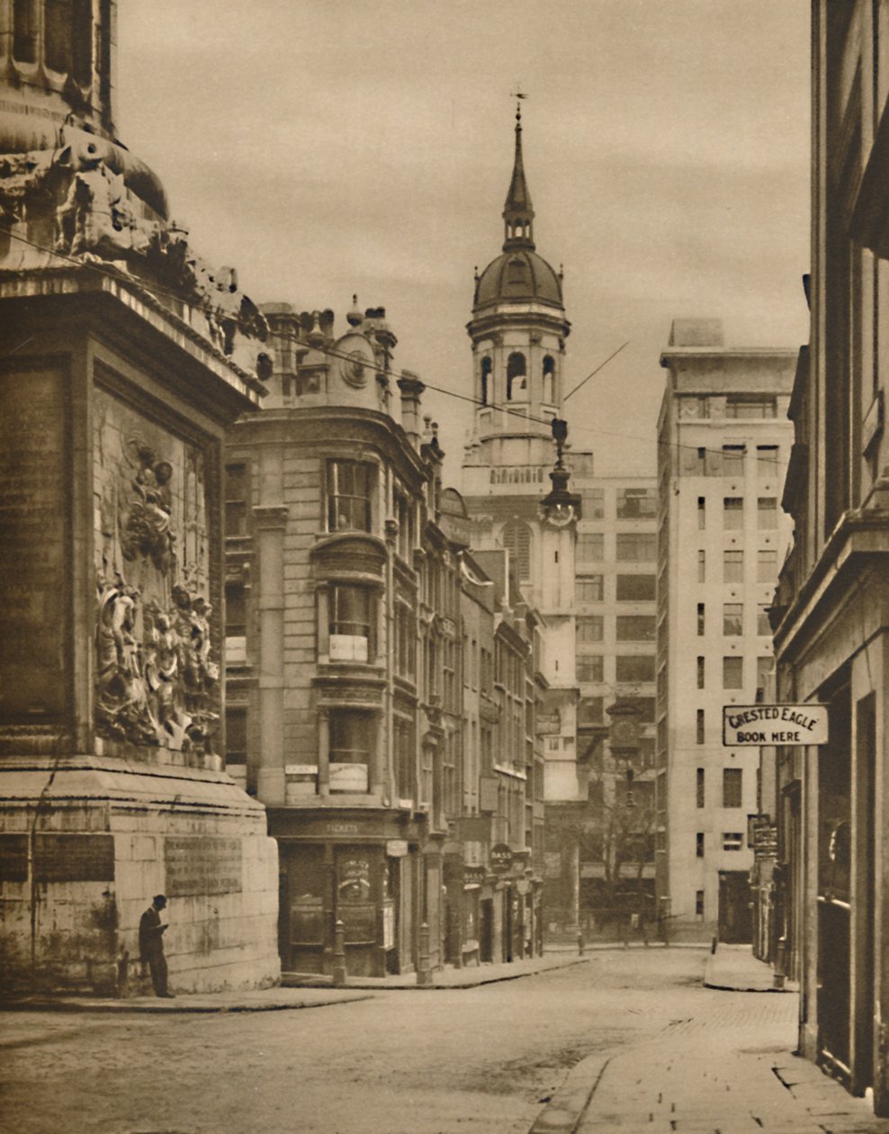 A Fish Street Hill emlékmű tövében, 1935. alkotó: Donald McLeish