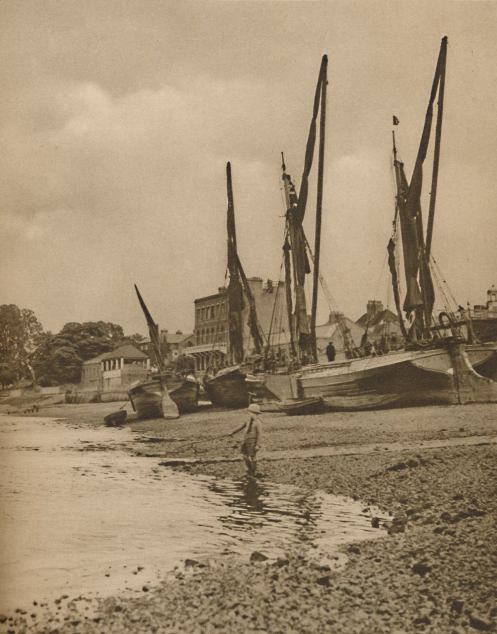 Bárkák zátonyra Mortlake-nél a dagályral Full Ebbnél, c1935. alkotó: Donald McLeish