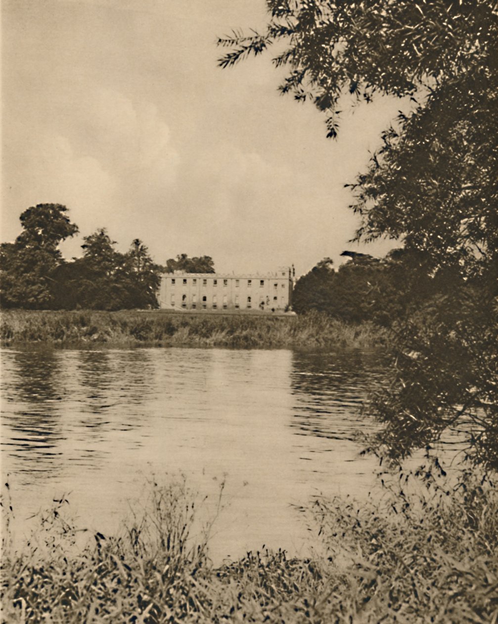 Fair Thames megmossa a nádas partokat – Syon House, 1935. alkotó: Donald McLeish