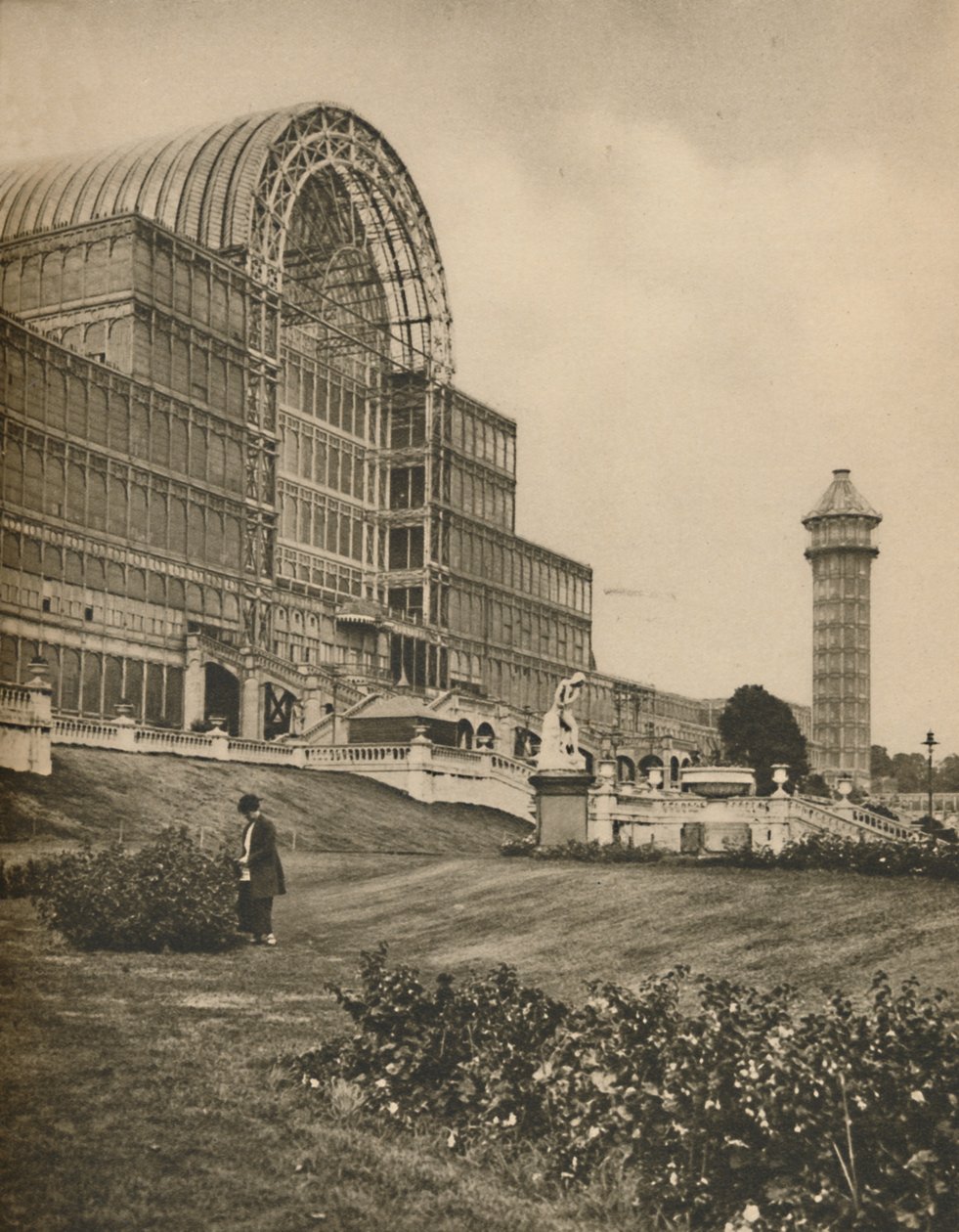 A sydenhami kristálypalota üvegei és gerendái, 1935. alkotó: Donald McLeish