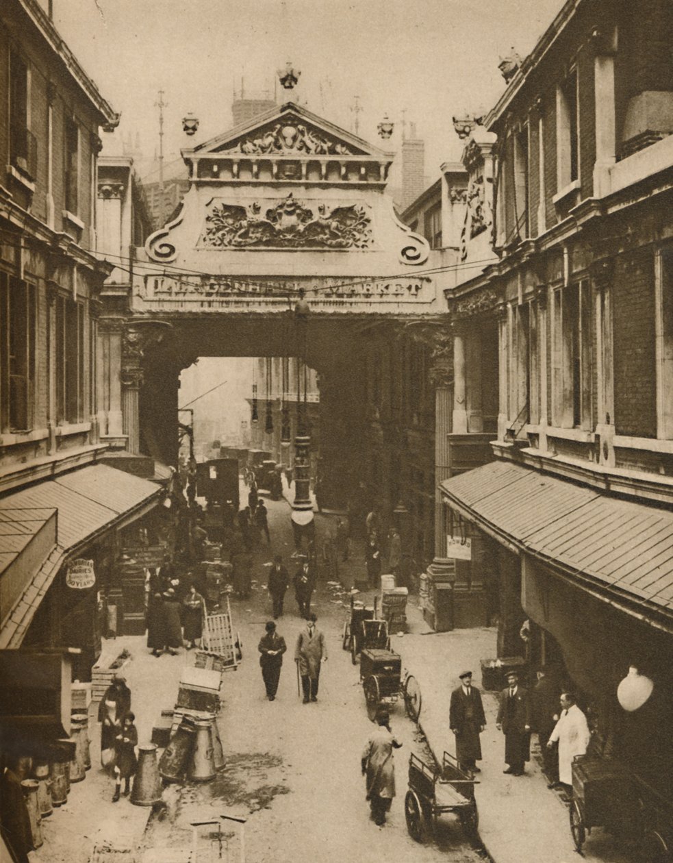 Gracechurch Street bejárata a Leadenhall piachoz – Városi Baromfi Elszámolóház, 1935. alkotó: Donald McLeish
