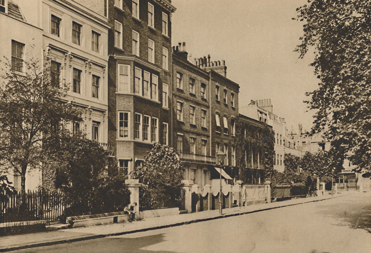 Kensington Square, amely még mindig őrzi két évszázad békéjét, 1935. alkotó: Donald McLeish