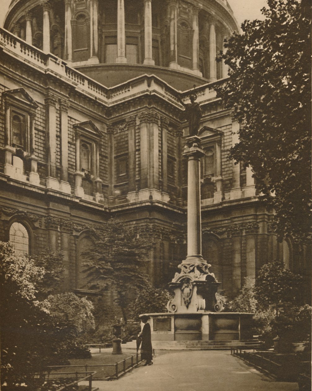 Emlékmű a Keresztfejűek által elpusztított Szent Pál-templomkertben, 1935. alkotó: Donald McLeish