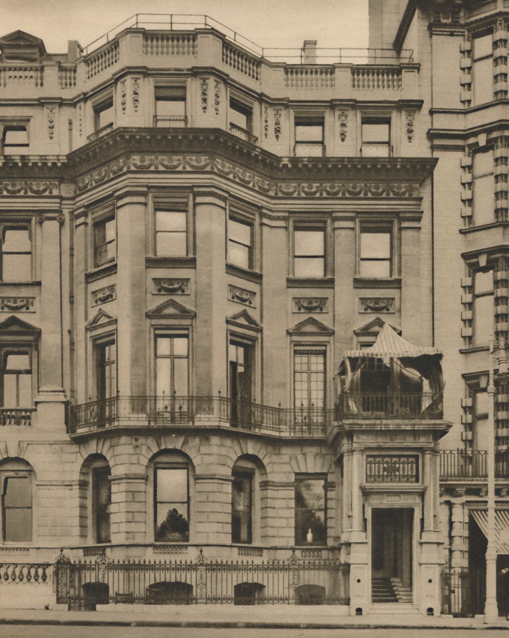A Lyceum Club helyiségei egy történelmi házban, 1935. alkotó: Donald McLeish