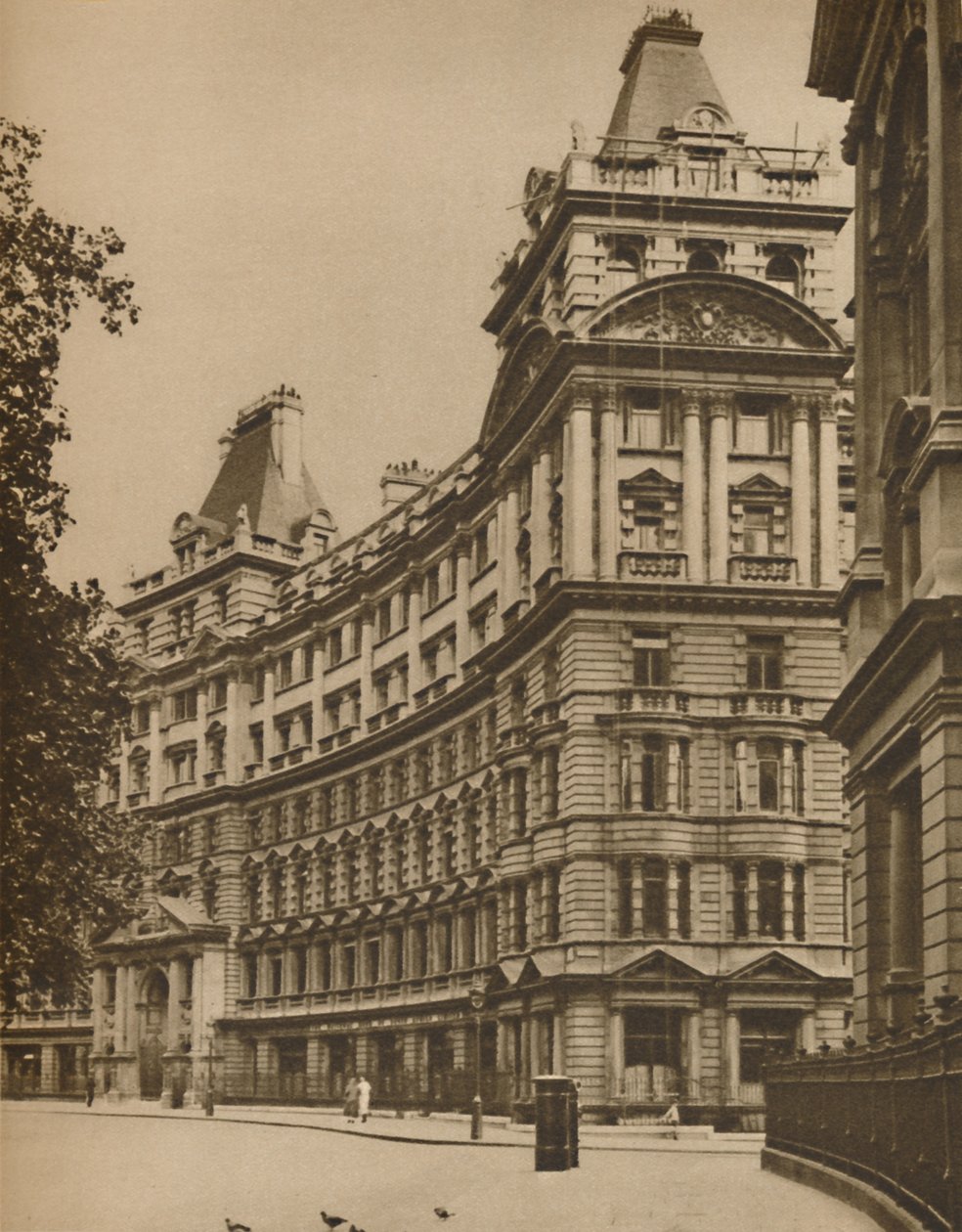 Salisbury House: Palatial Business Premises in the City, 1935. alkotó: Donald McLeish