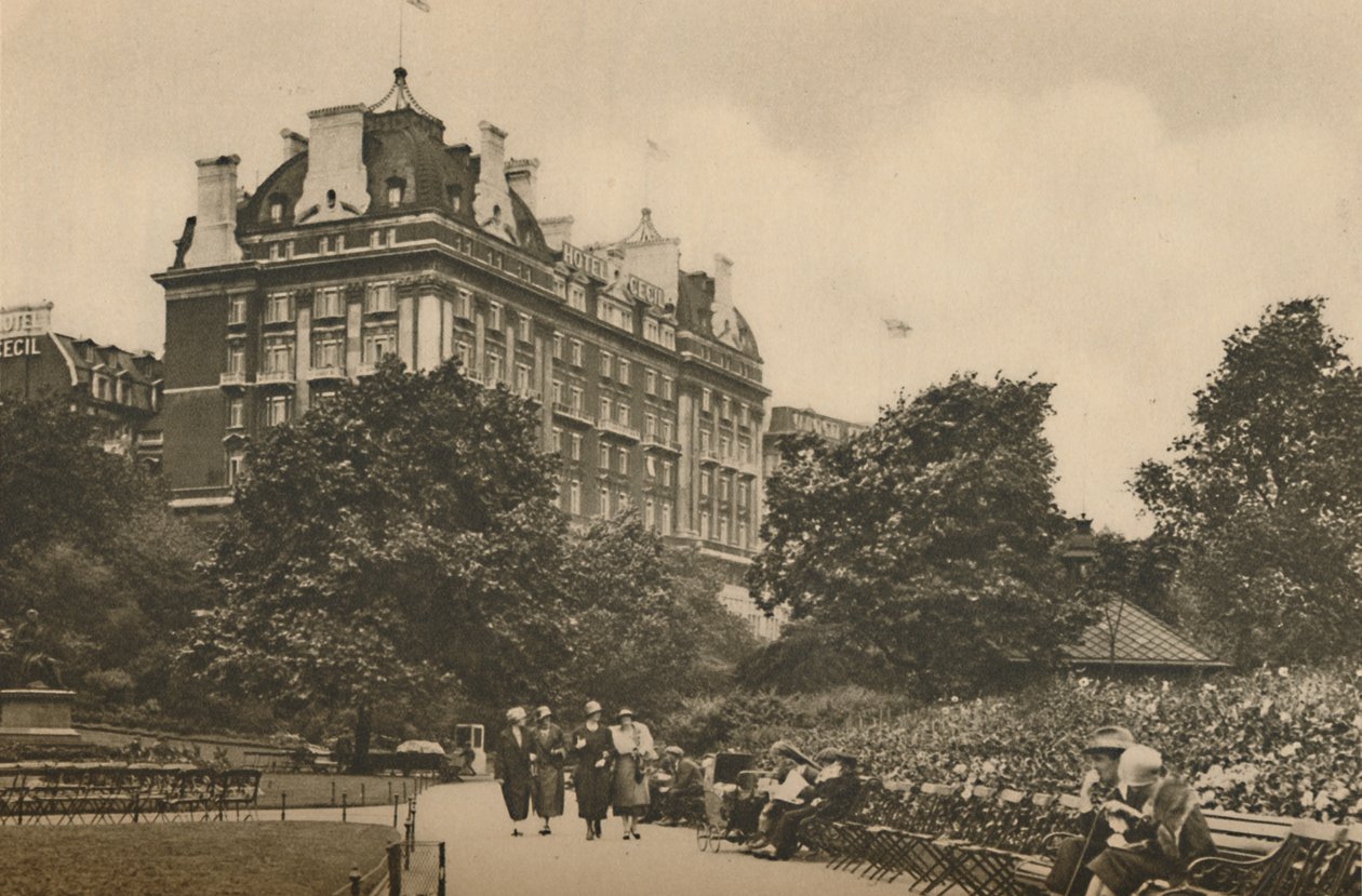 A Victoria Garden Villiers utcai része és a Cecil Hotel kilátása, 1935. alkotó: Donald McLeish