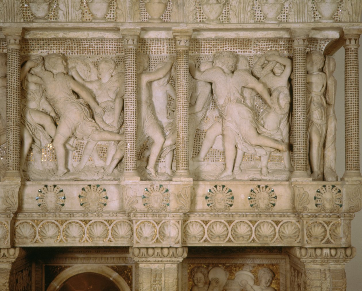 Részlet a Cantoria-ból, 1433-38 (márvány és üvegmozaik) (lásd: 340290, 13906-97) alkotó: Donatello