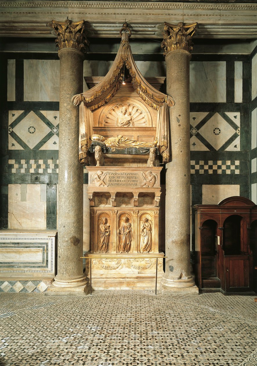 Olaszország, Toszkána, Firenze, Szent János keresztelőkápolnája, Donatello és Michelozzo által Baldassarre Coscia bíboros számára tervezett márvány síremlék, XXIII. János nevével ellátott antipáholy. alkotó: Donatello