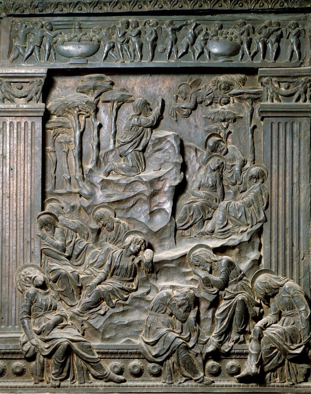 Az ima az Olajfák hegyén. A bal oldali szék alacsony domborműve, 1460 körül alkotó: Donatello