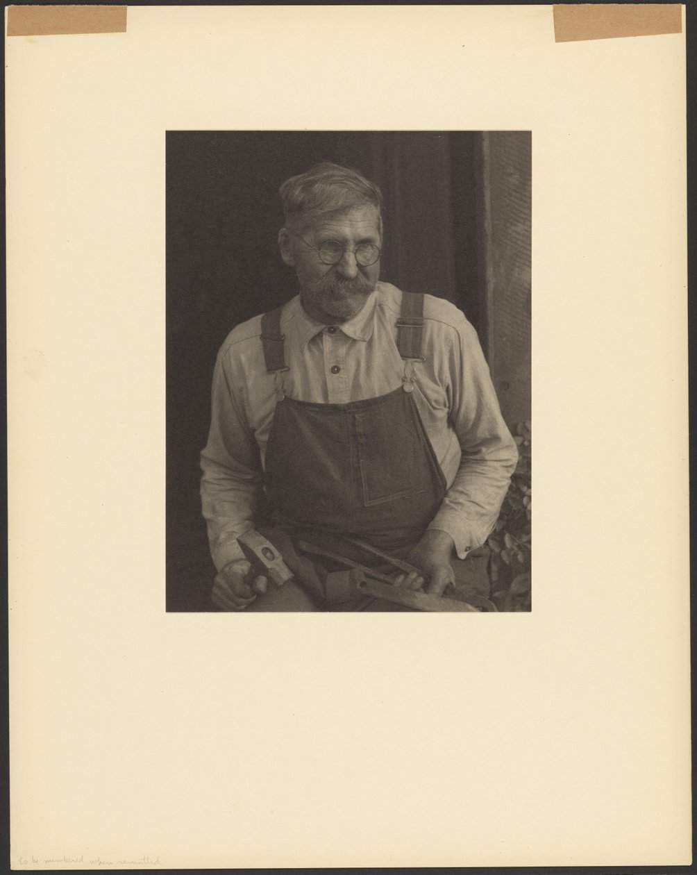[James Duff, A Fiddler, Hazard, Kentucky, Holding Tools] alkotó: Doris Ulmann