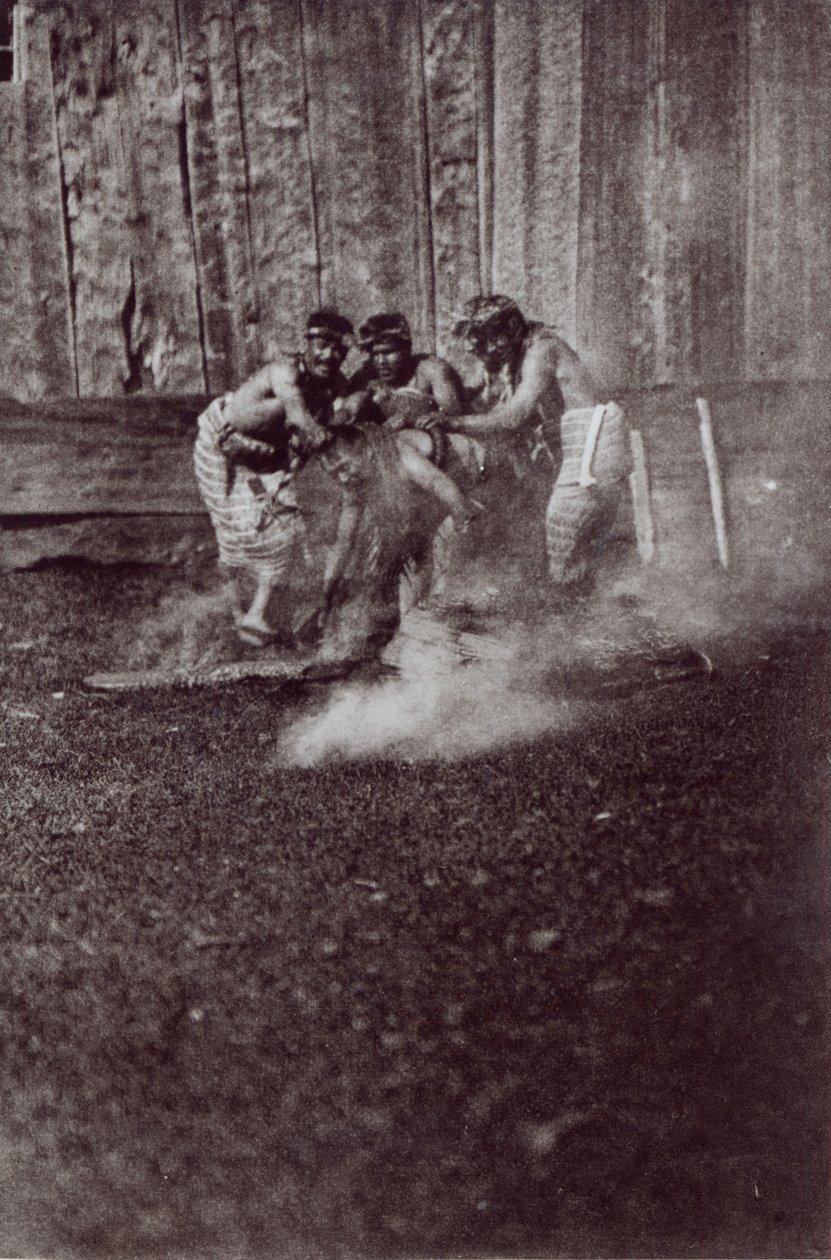 Nunhltstistlahl Qagyval, az amerikai indiánok rituáléja, 1914 (bw fotó) alkotó: E.J. Curtis