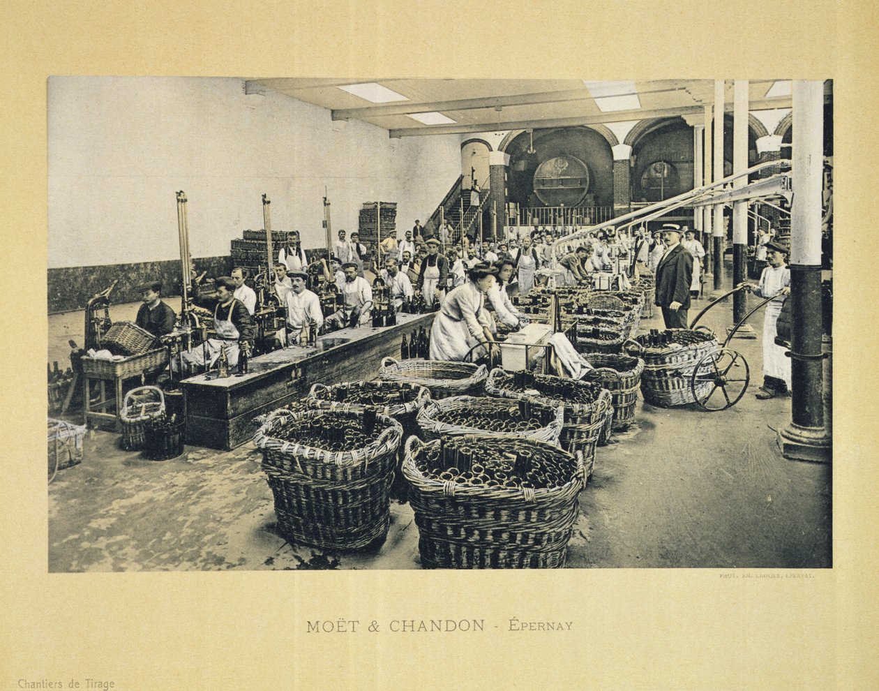Palackozó pezsgő, a La France Vinicole-tól, kiadó: Moet & Chandon, Epernay (photolith) alkotó: E.M. Choque