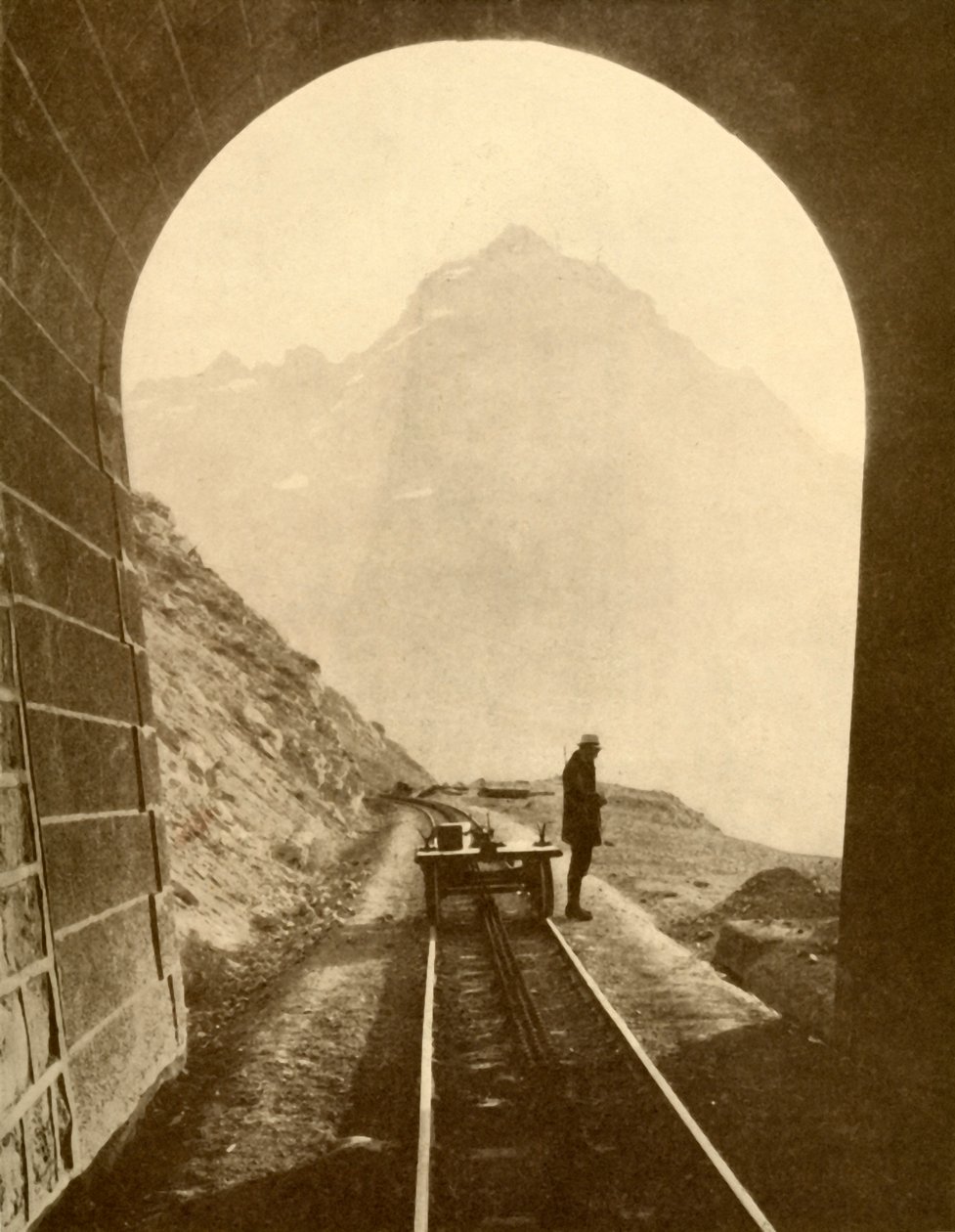 The Wonderful Trans-Andine Railway, 1930. alkotó: ENA