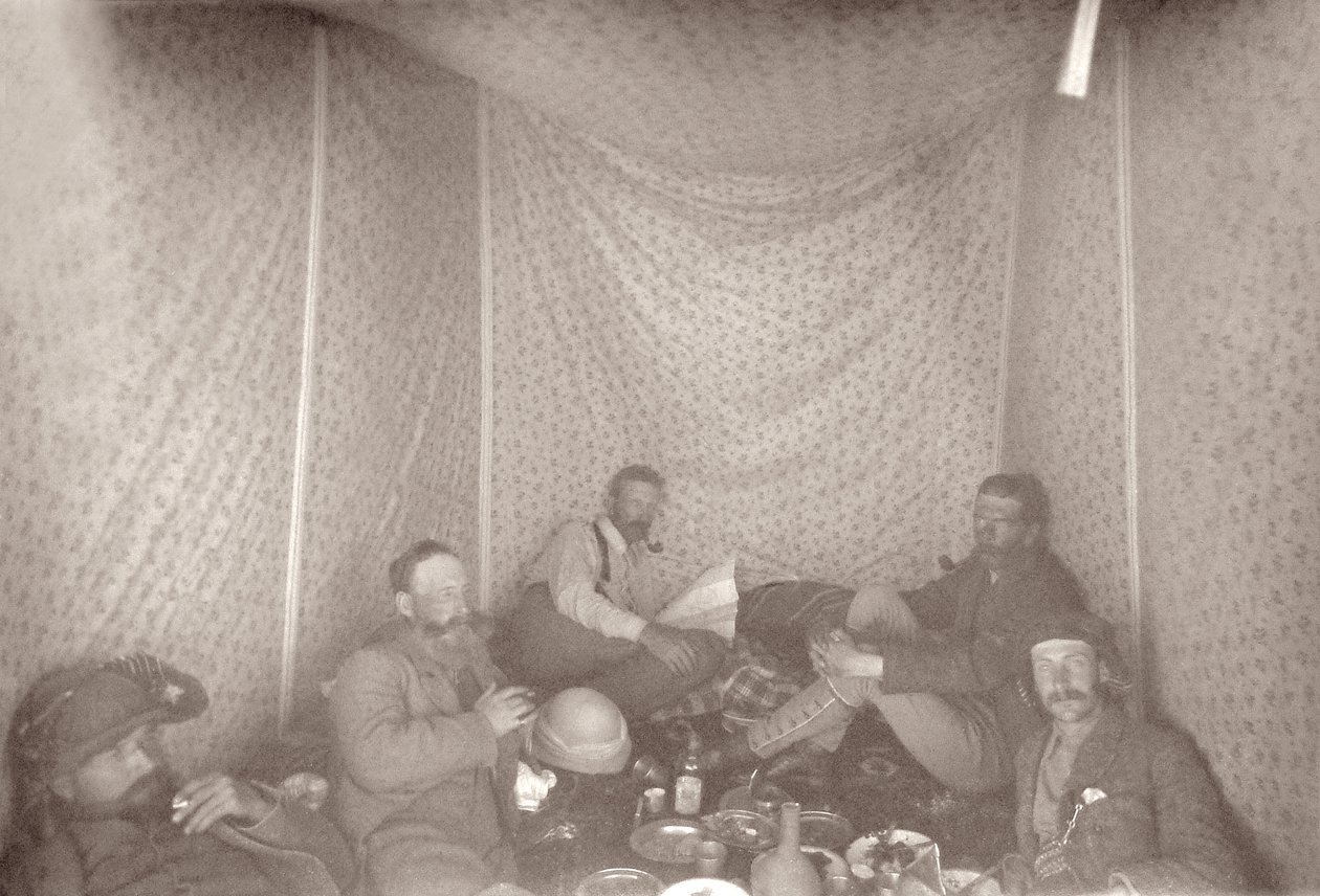 Az Arabah Survey expedíció tagjai sátrukban, 1883 alkotó: E. Gordon Hull