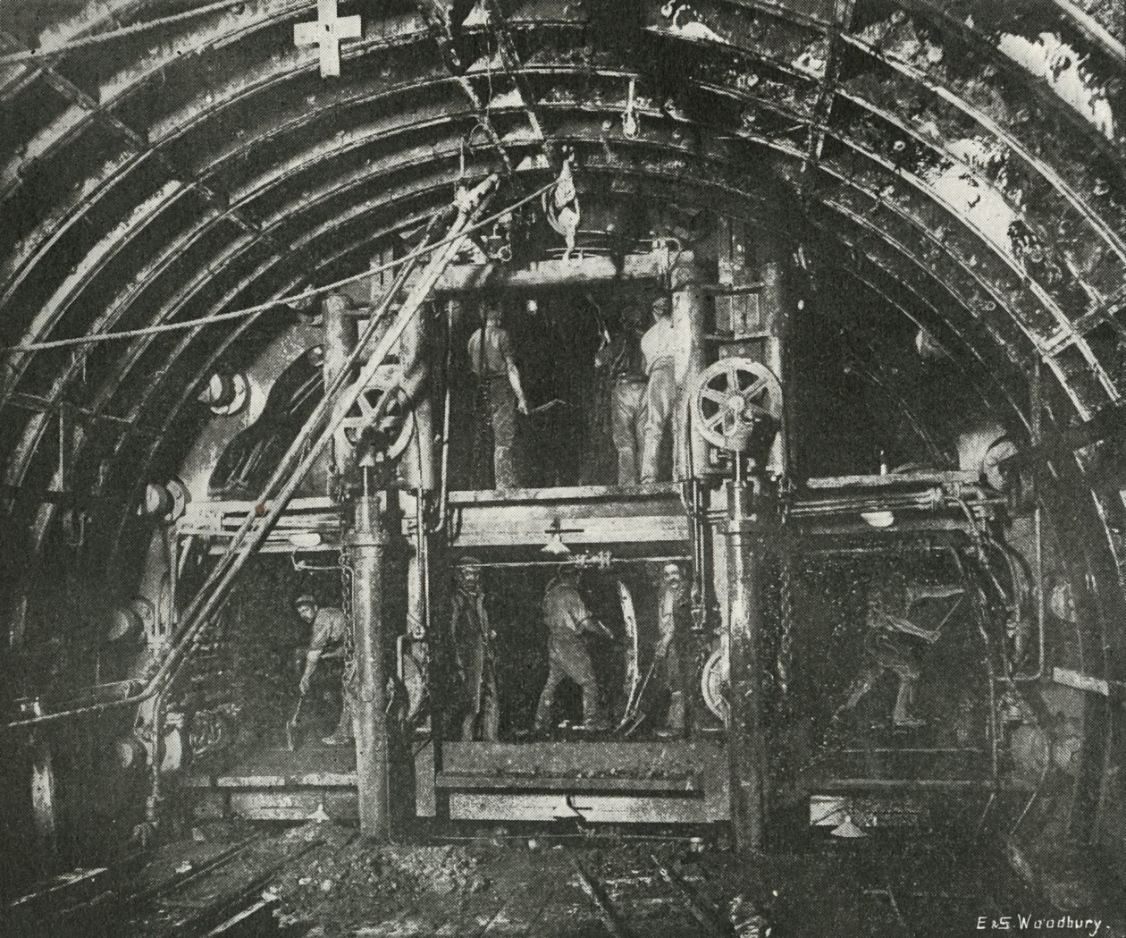 Az alagút vezetése a Waterloo és a városi vasút felé, c1897 alkotó: E. and S. Woodbury