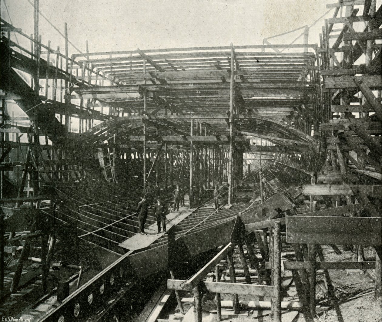 Egy hadihajó építése: Egy első osztályú cirkáló folyamatban a Temzei Vasműben, 1897 alkotó: E. and S. Woodbury