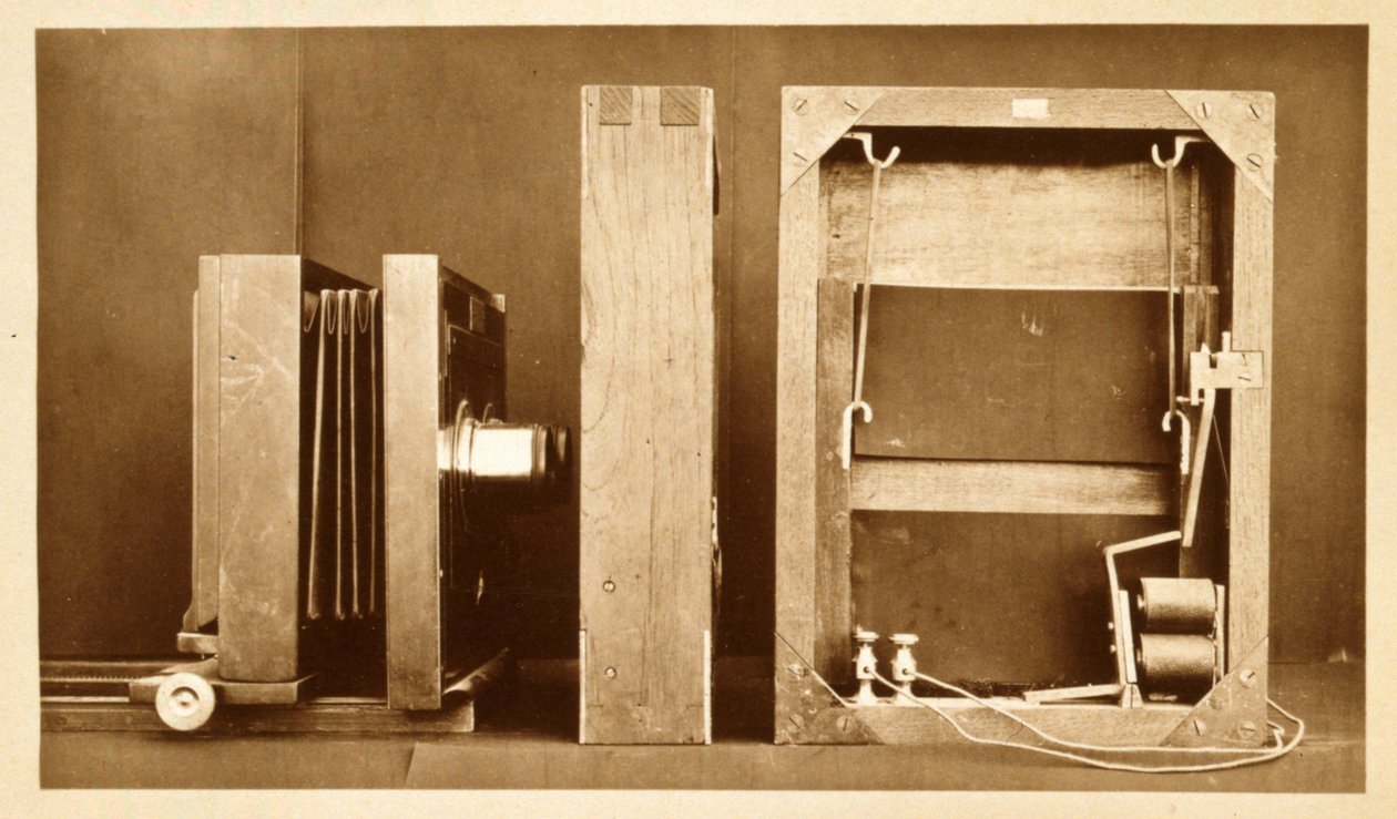 A fényképezőgép és az elektromos zár hátulja, amelyet Eadweard Muybridge használt „Animal Locomotion” sorozatának forgatásához, 1881 körül alkotó: Eadweard Muybridge