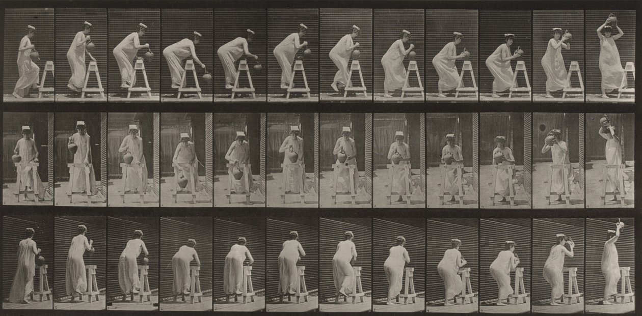216. tábla. Lehajol egy vizeskorsó megtöltéséhez, majd a fejére helyezi alkotó: Eadweard Muybridge
