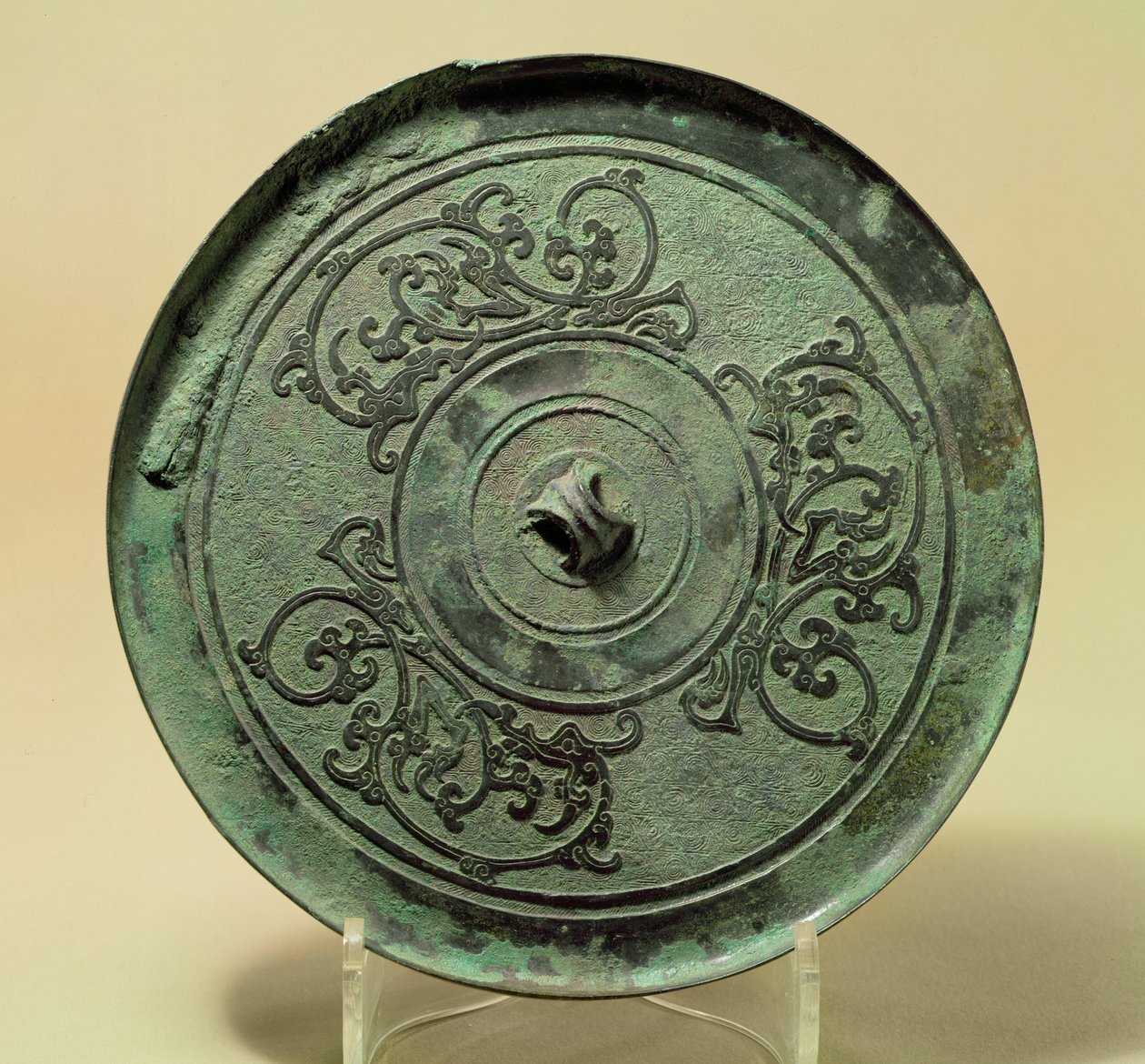 Tükör átlapolt sárkányokkal, Kelet Zhou-dinasztia, Hadakozó Államok időszaka, ie 475-221 (bronz) alkotó: Eastern Zhou Dynasty Chinese School