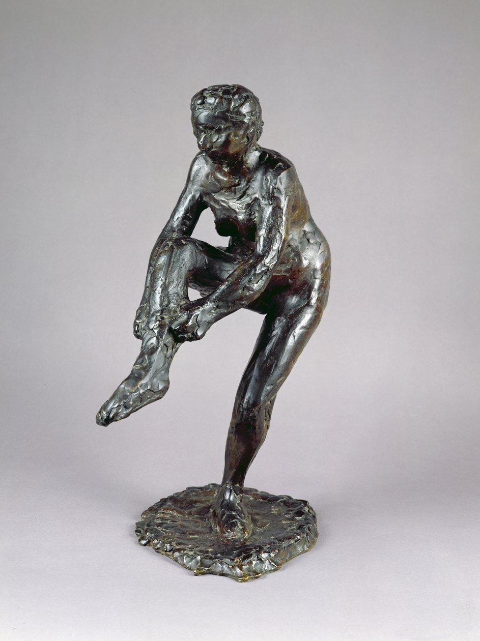 Harisnyát húzó táncosnő (bronz) alkotó: Edgar Degas