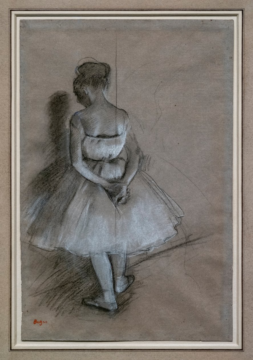 Táncosnő áll, kezét a háta mögött keresztbe tette. 1874. Ceruza, fehér gouache kiemelések papíron. David Lachenmann gyűjtemény. alkotó: Edgar Degas