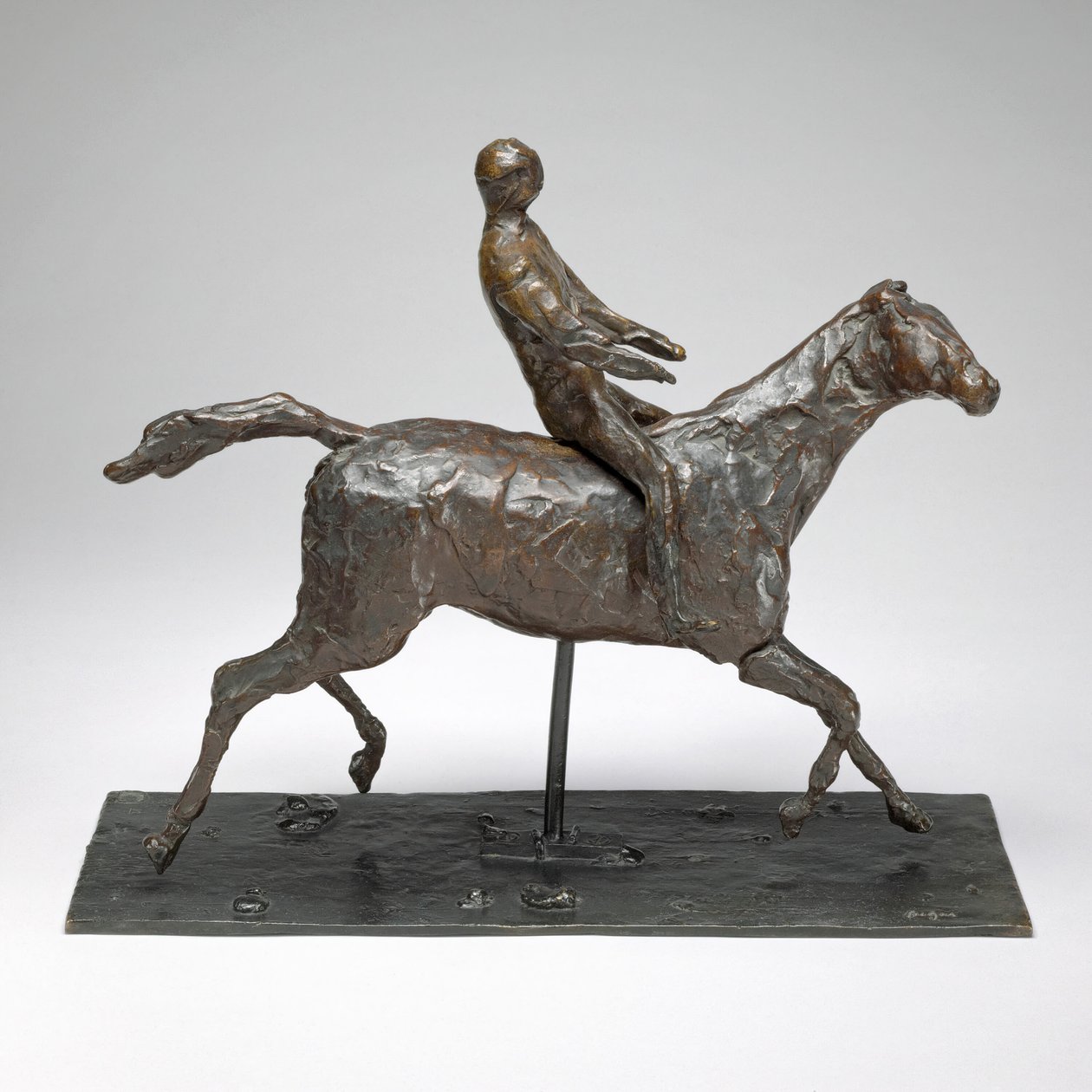 Ló zsokéval, ló vágtat, fej jobbra fordítása, lábak nem érik a talajt... alkotó: Edgar Degas