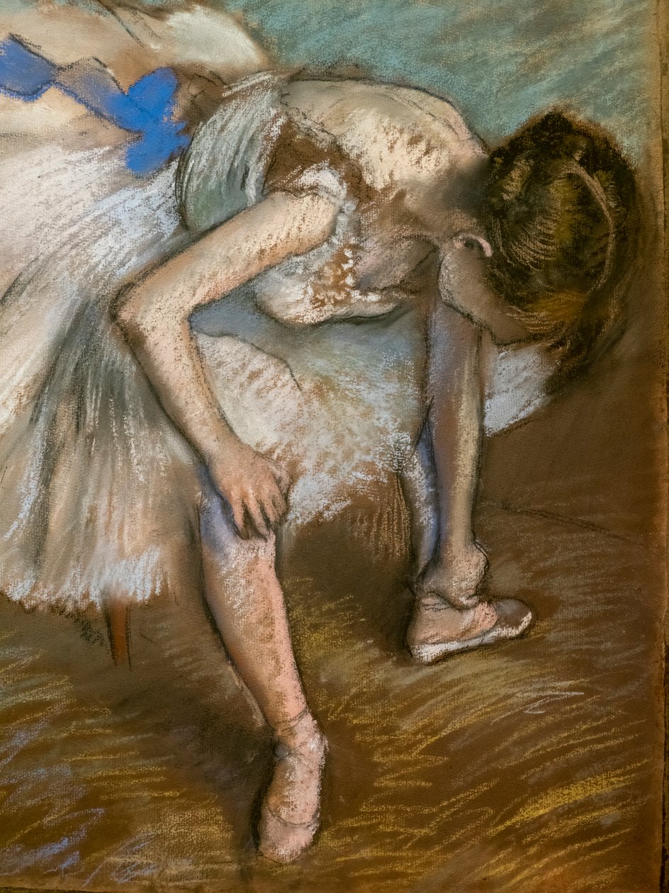 Ülő táncos masszírozza a lábát (részlet). 1881-1883. Pasztell barna papíron ragaszt kartonra. alkotó: Edgar Degas