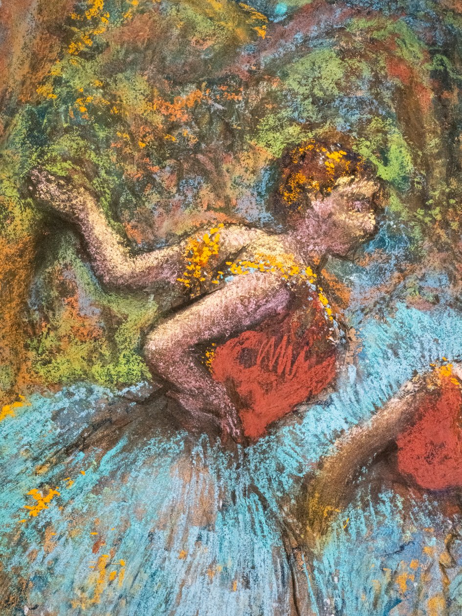 Három táncos (kék szoknya, piros fűző) (részlet). 1903 körül. Papírragasztón pasztell kartonon. alkotó: Edgar Degas