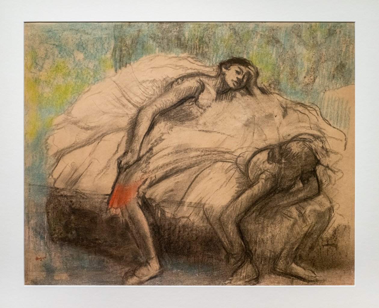 Két táncos pihen. 1890-1895. Faszén, pasztell kiemelések papíron. alkotó: Edgar Degas