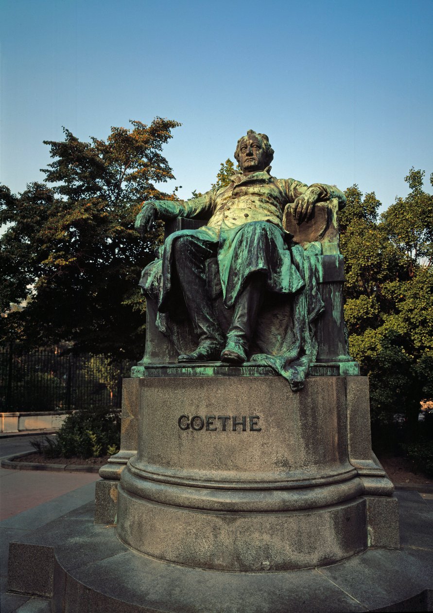 Edmund von Hellmer (1850-1935) által készített Johann Wolfgang von Goethe (1749-1832) német költő előtt álló emlékmű alkotó: Edmund Ritter von Hellmer