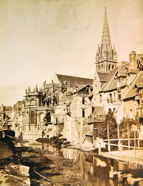Odon folyó és Saint-Pierre de Caen apszisa és templomtornya, 1850-55 körül (fotó) alkotó: Edouard Denis Baldus
