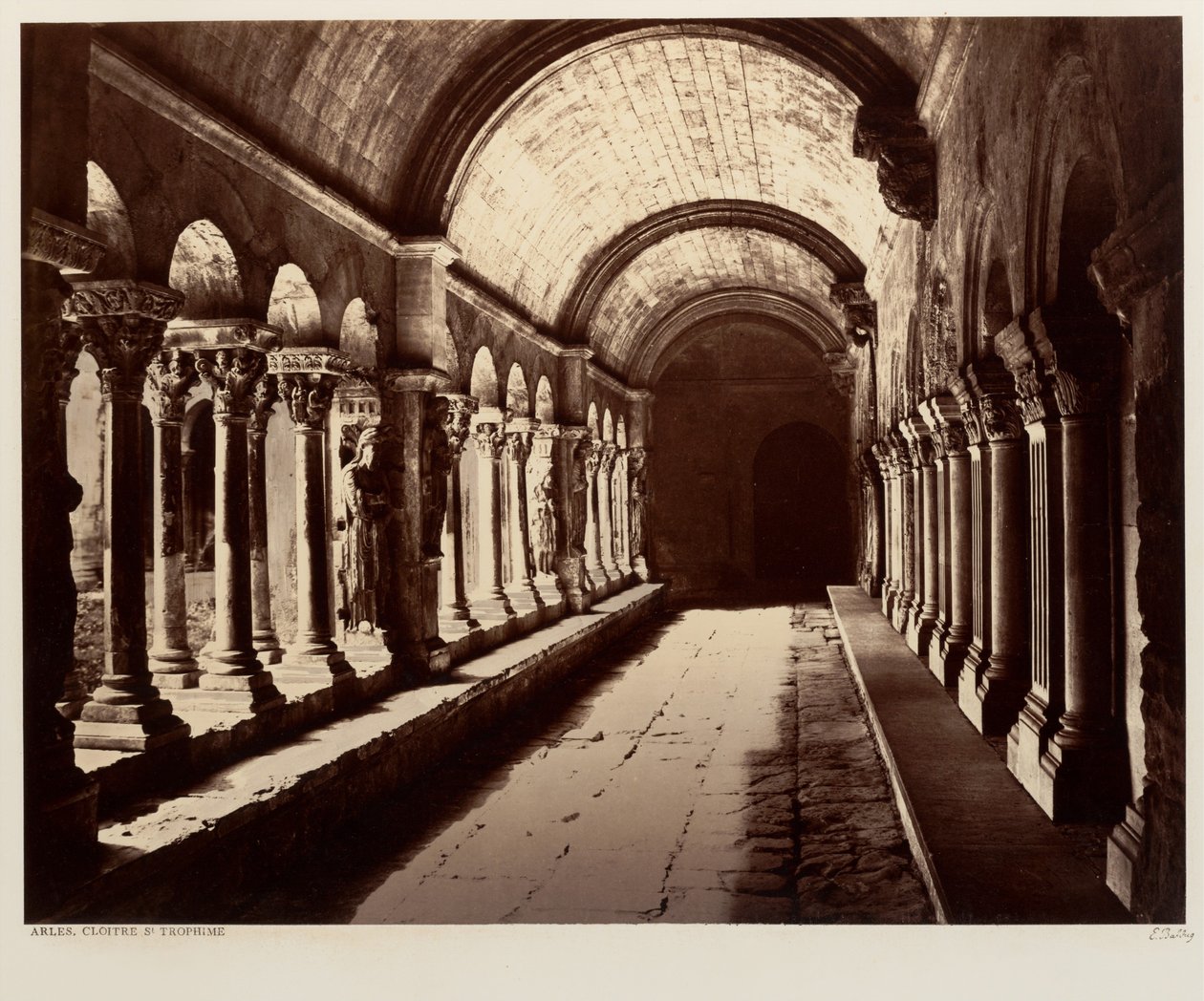Arles, a Saint-Trophime kerengője alkotó: Édouard Baldus