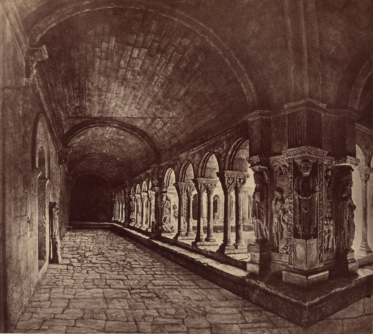 Arles. A Szent Trofimus-kolostor kerengője. alkotó: Édouard Baldus