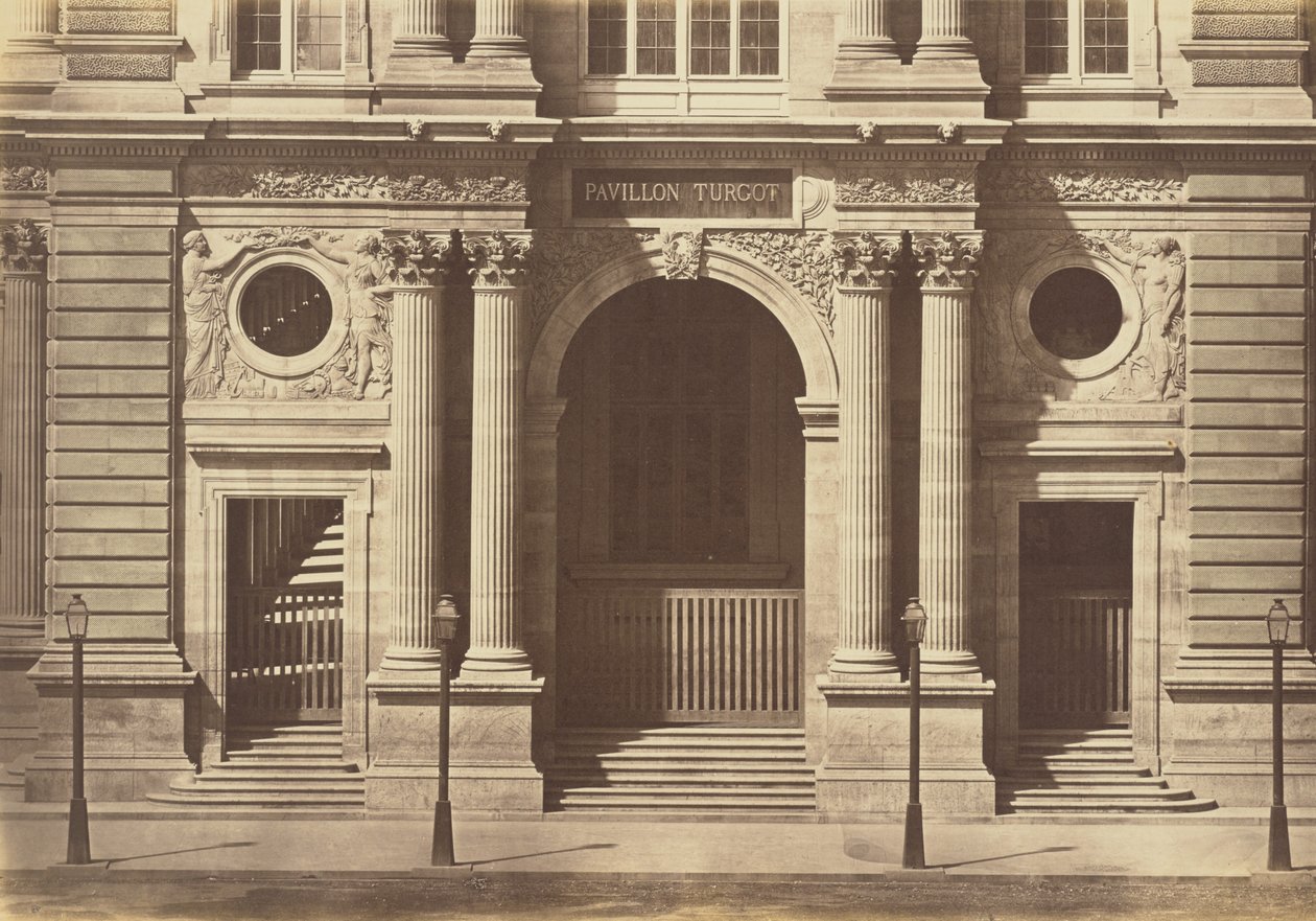 A párizsi Louvre Turgot-pavilonjának földszintje alkotó: Édouard Baldus