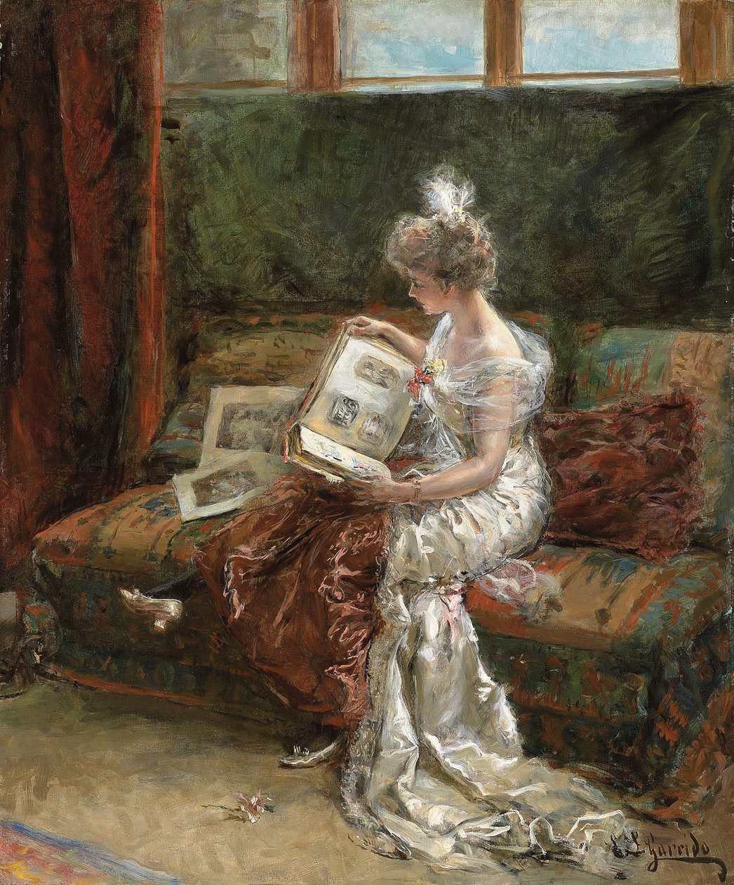 Leonie Garrido egy nyomatalbumot néz, alkotó: Eduardo Leon Garrido