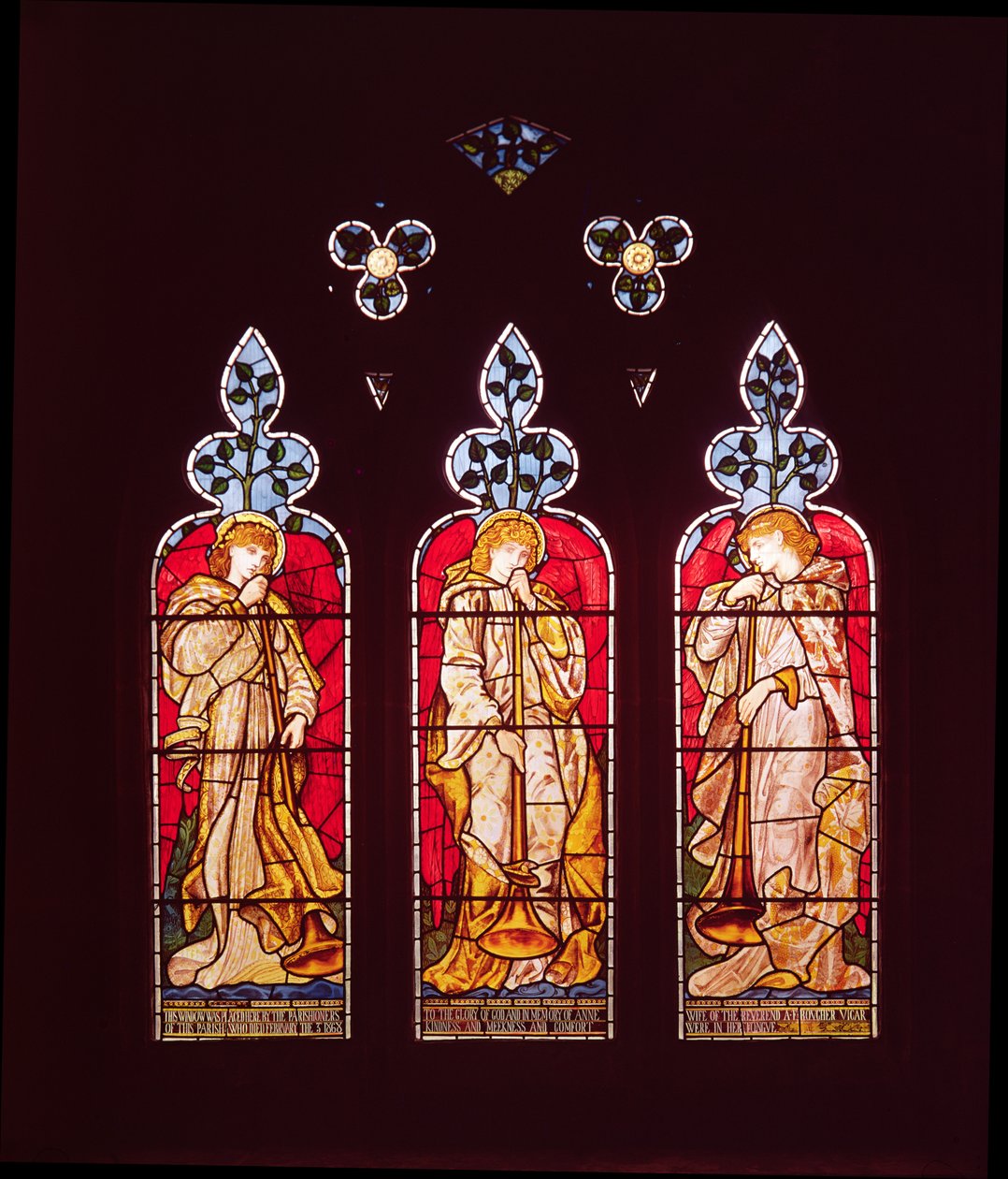 Három trombitáló angyal, déli folyosó ablaka, Morris, Marshall, Faulkner és Társa (ólomüveg) alkotó: Edward Burne Jones