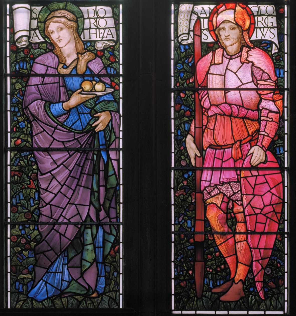 Dorothy és Szent György rózsaszín páncélban, keleti ablak, 1880 (ólomüveg) alkotó: Edward Burne Jones