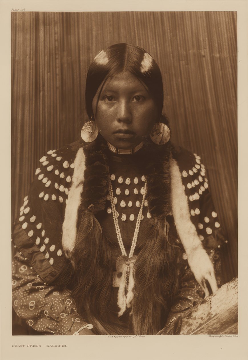 Poros ruha - Kalispel alkotó: Edward S. Curtis