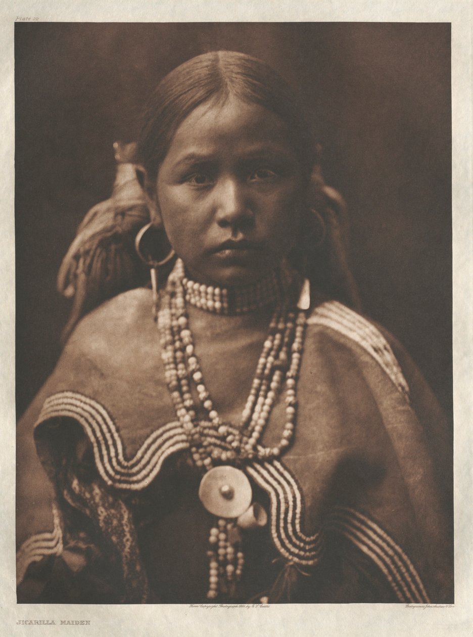 I. portfólió, 22. tábla: Jicarilla leányka alkotó: Edward S. Curtis