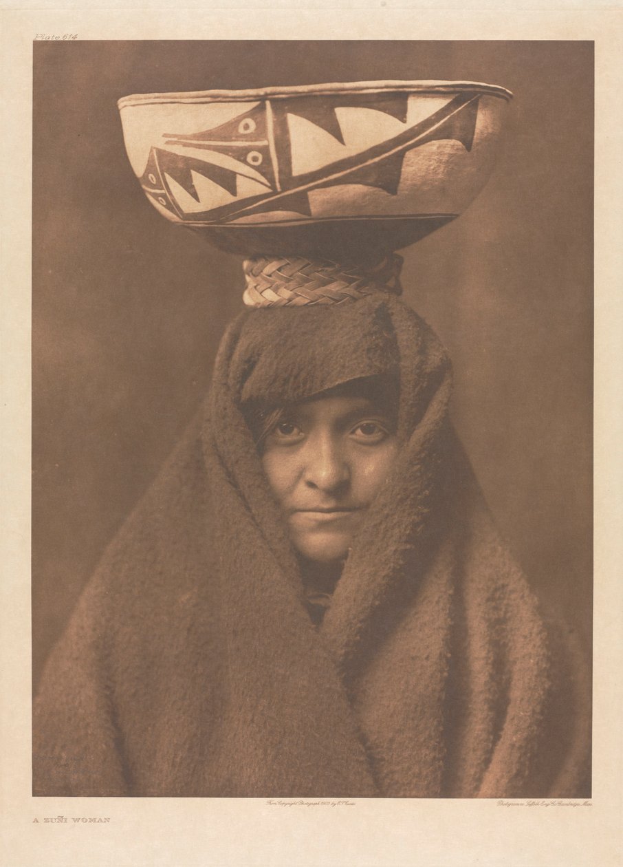 XVII. portfólió, 614. tábla: Egy Zuñi nő alkotó: Edward S. Curtis