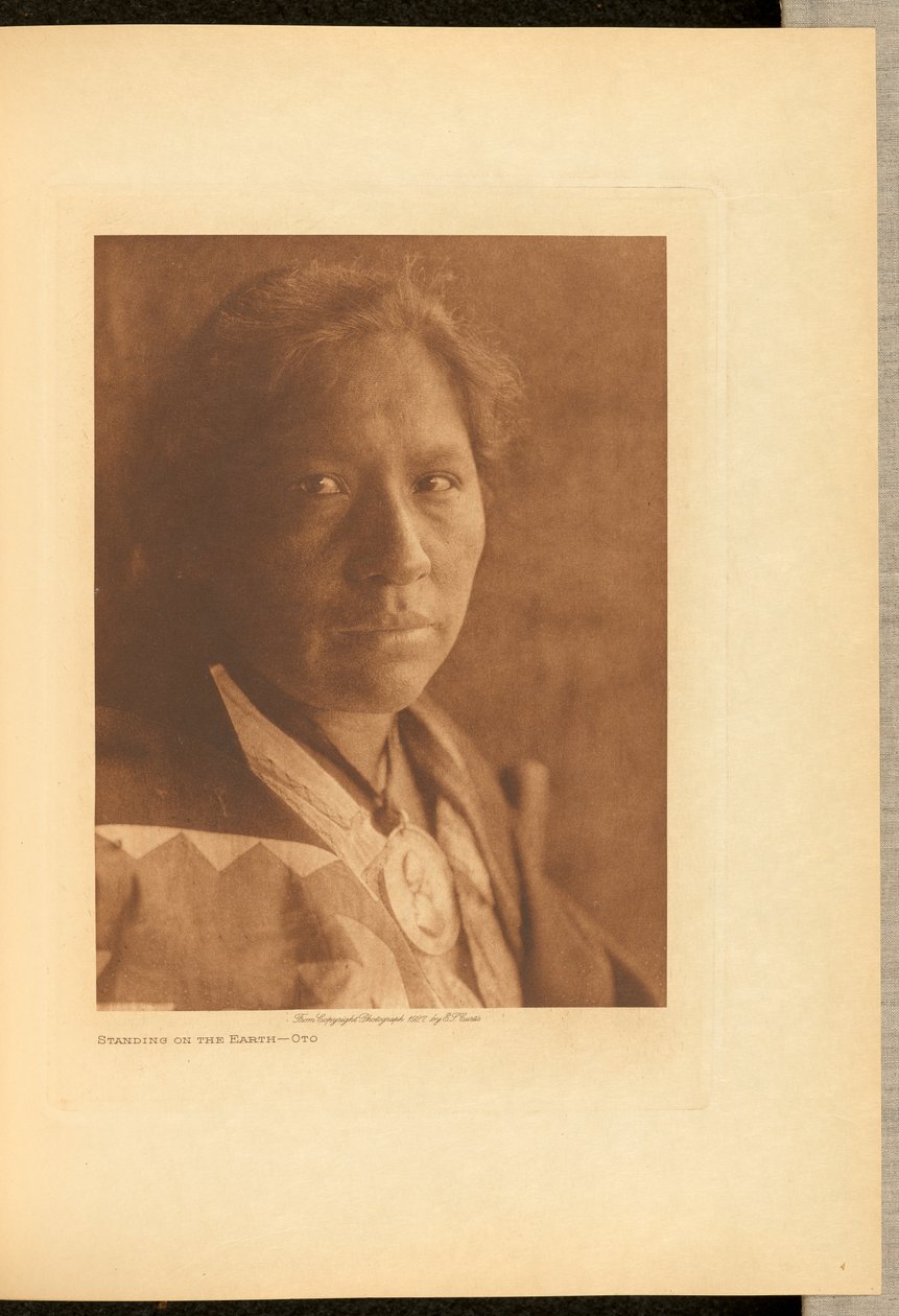 A Földön állva - Oto alkotó: Edward S. Curtis
