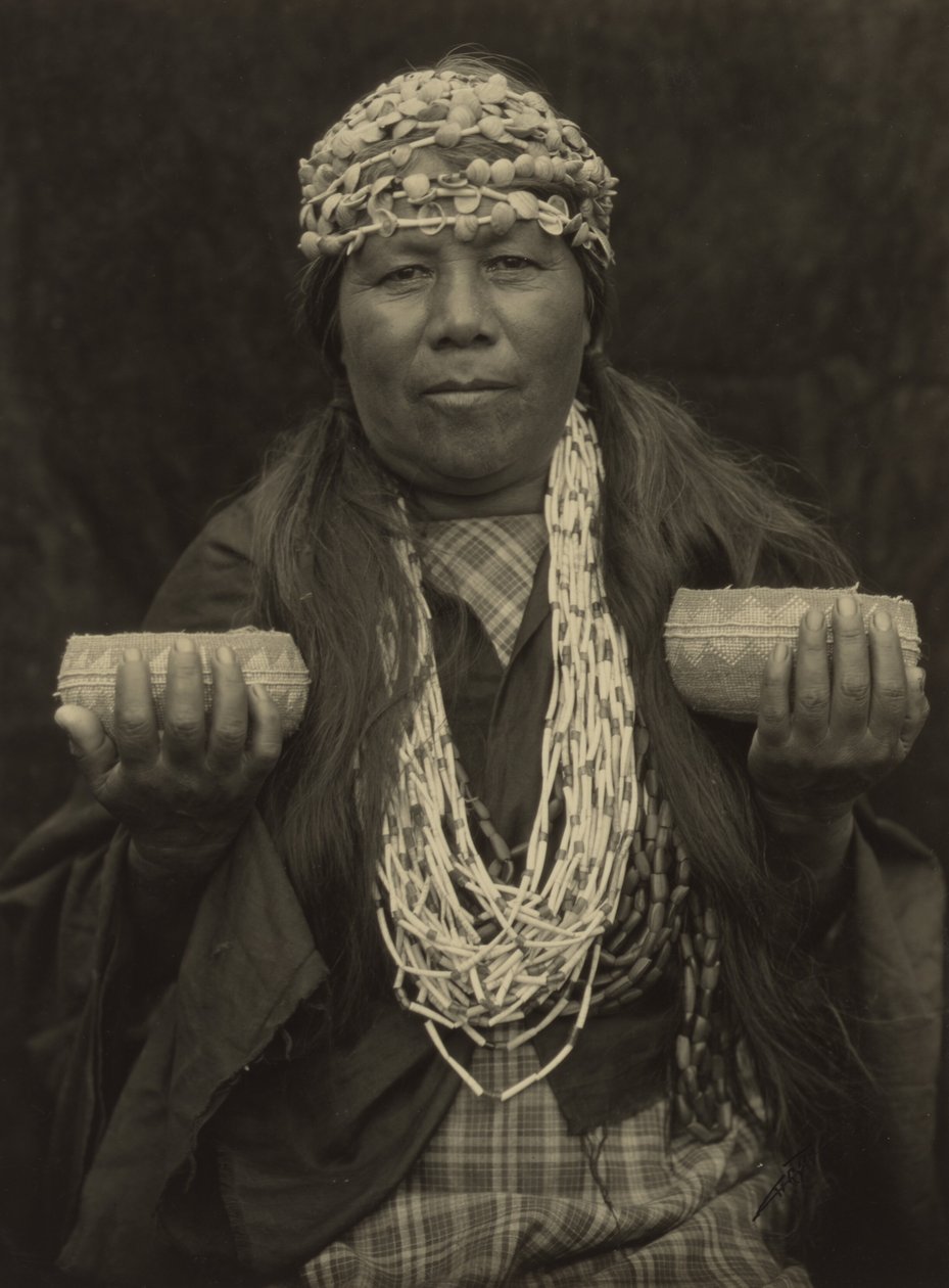 Susie Little - Hoopa Medicine Woman alkotó: Edward S. Curtis