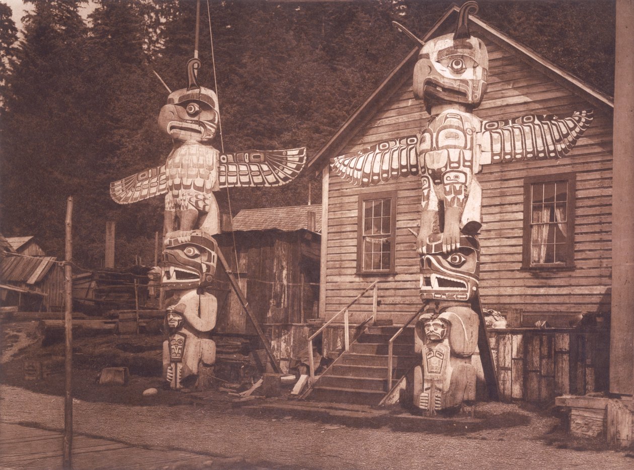Faragott oszlopok az Alert Bay-ben, British Columbia alkotó: Edward Sheriff (after) Curtis