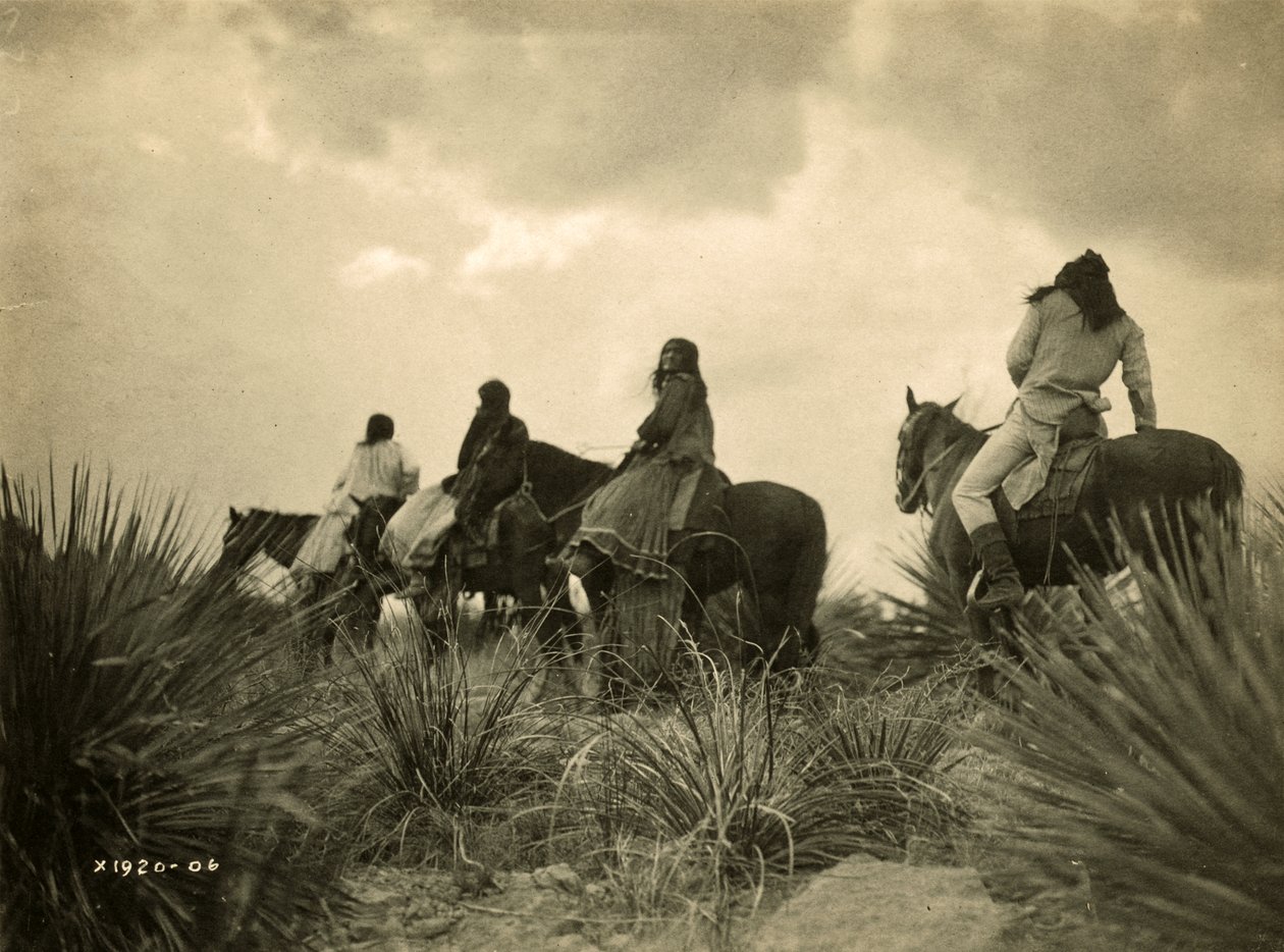 Vihar előtt, 1906 körül (fekete-fehér fotó) alkotó: Edward Sheriff Curtis