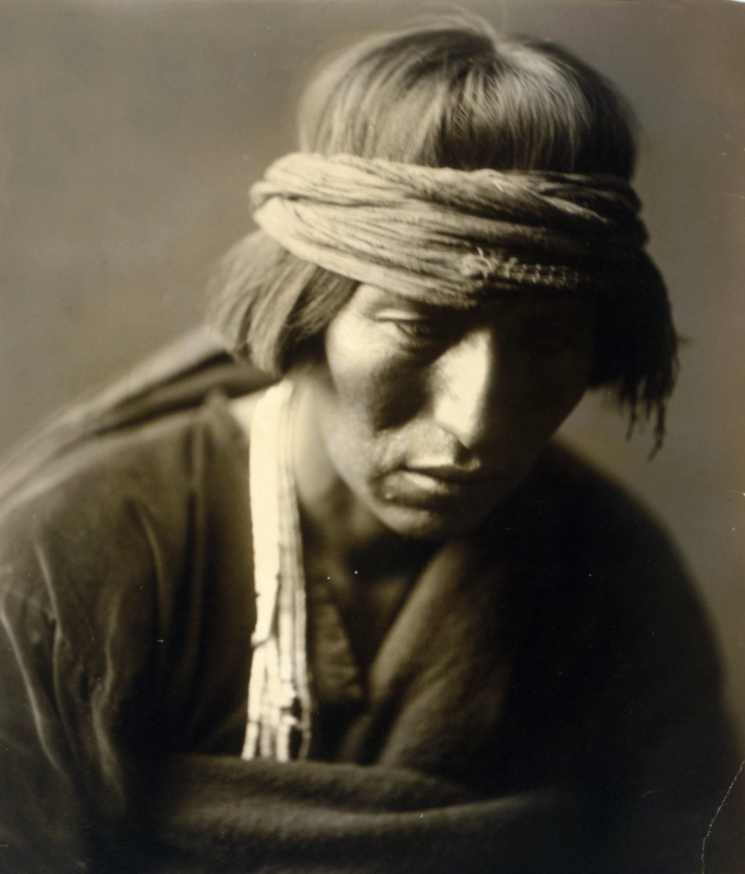 Hastobiga, Navaho Medicine Man alkotó: Edward Sheriff Curtis