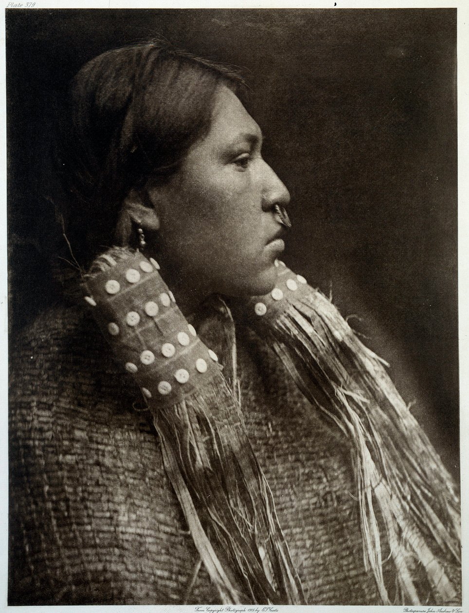 Amerika indiánjai: egy piercinget viselő indián lány portréja az orrában alkotó: Edward Sheriff Curtis