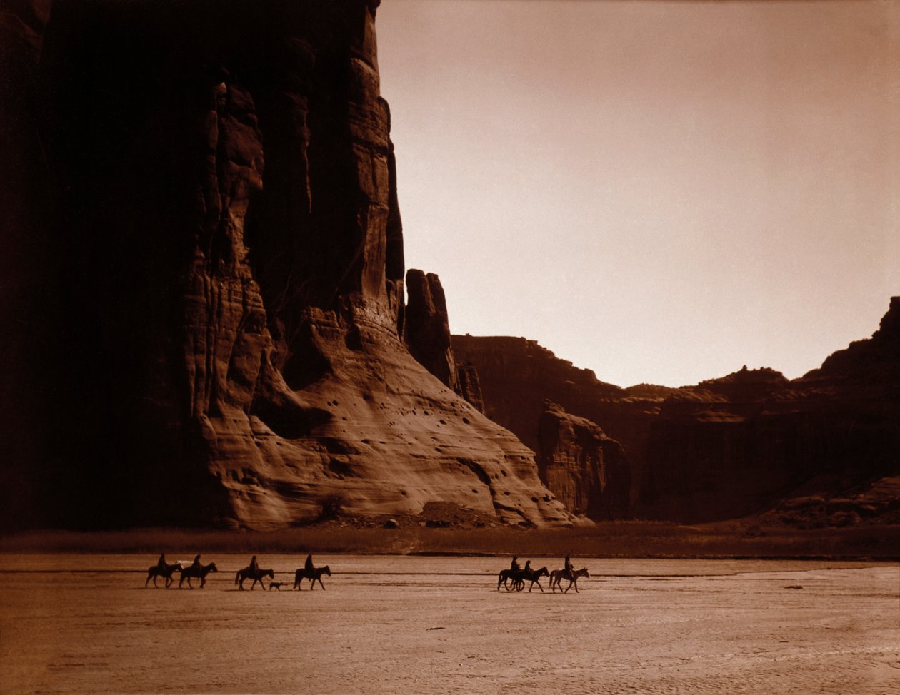 Navajo Riders, Edward S. Curtis, 1904 körül (tónusos ezüst nyomat) alkotó: Edward Sheriff Curtis