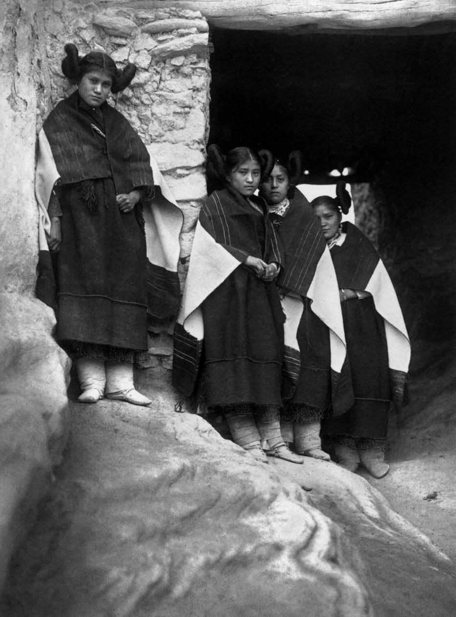 fiatal hopi indiánok Walpi faluban (Arizona) alkotó: Edward Sheriff Curtis